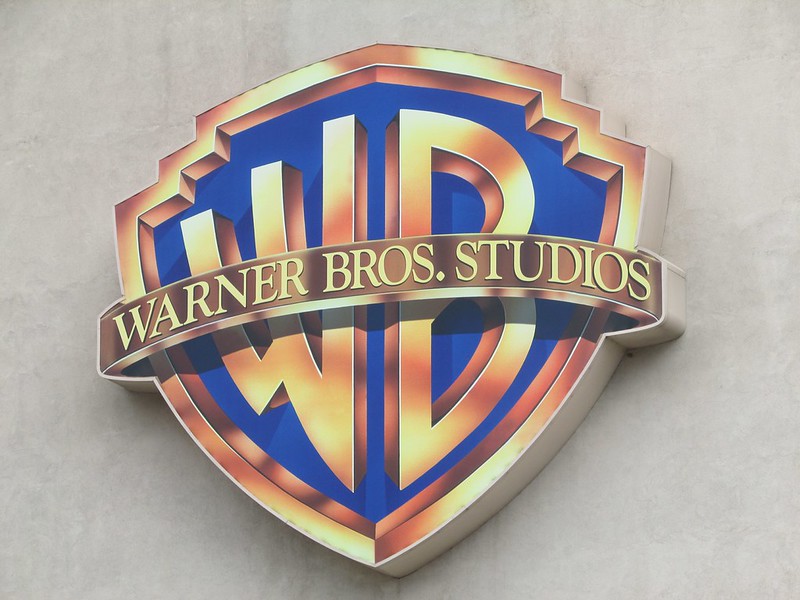 ¿Qué significa la planeada adquisición de Warner Bros. por parte de Netflix para los cines y títulos como HBO y CNN?