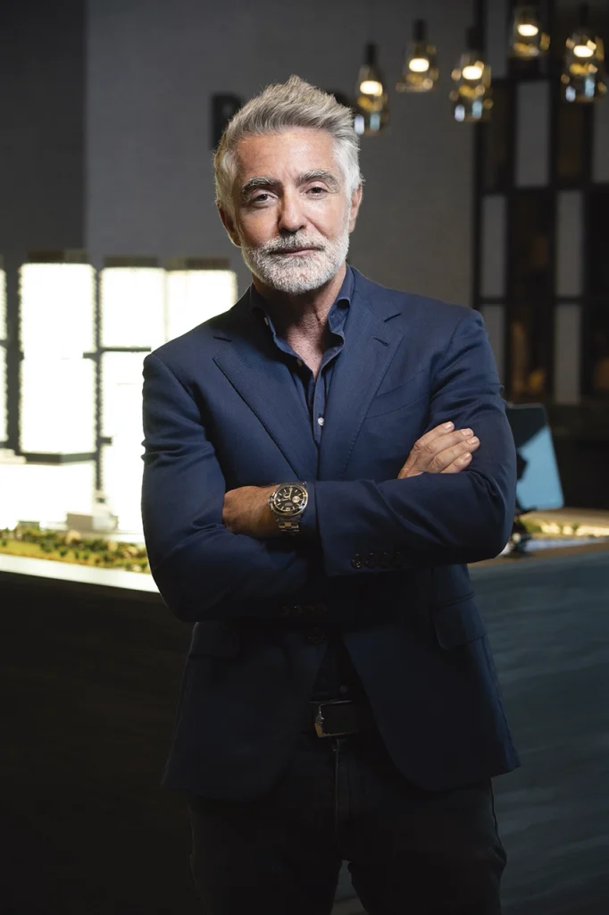 César Latrilla, CEO de Noval Properties, encabeza una apuesta inmobiliaria que contempla más de 1,124 apartamentos en la primera fase de Coralia, además de un hotel urbano de 240 habitaciones.
