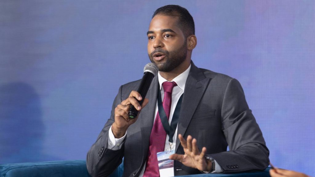 Sandy Ramírez, representante del PNUD, durante el panel “Retos y oportunidades de la transformación digital en República Dominicana” del Forbes & Ericsson Innovation Day 2026.