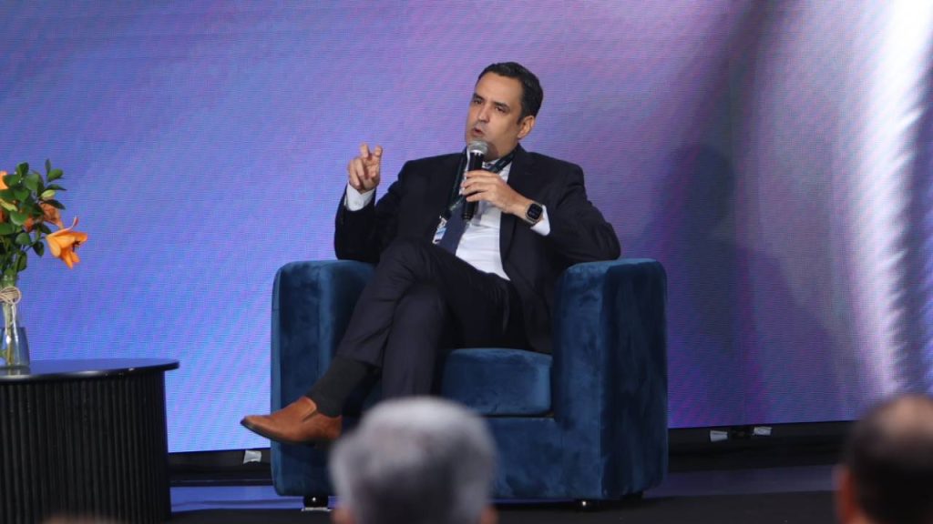 Danilo Ginebra, CEO de Altice Dominicana, durante su participación en el Forbes & Ericsson Innovation Day 2026, donde analizó la evolución de las telecomunicaciones y el próximo desafío de llevar la conectividad hacia la productividad de las empresas y otros sectores.