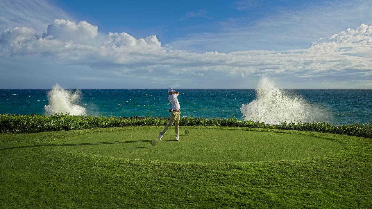 El golf atrae visitantes de alto gasto y genera oportunidades de negocio más allá del campo. Foto: fuente externa.