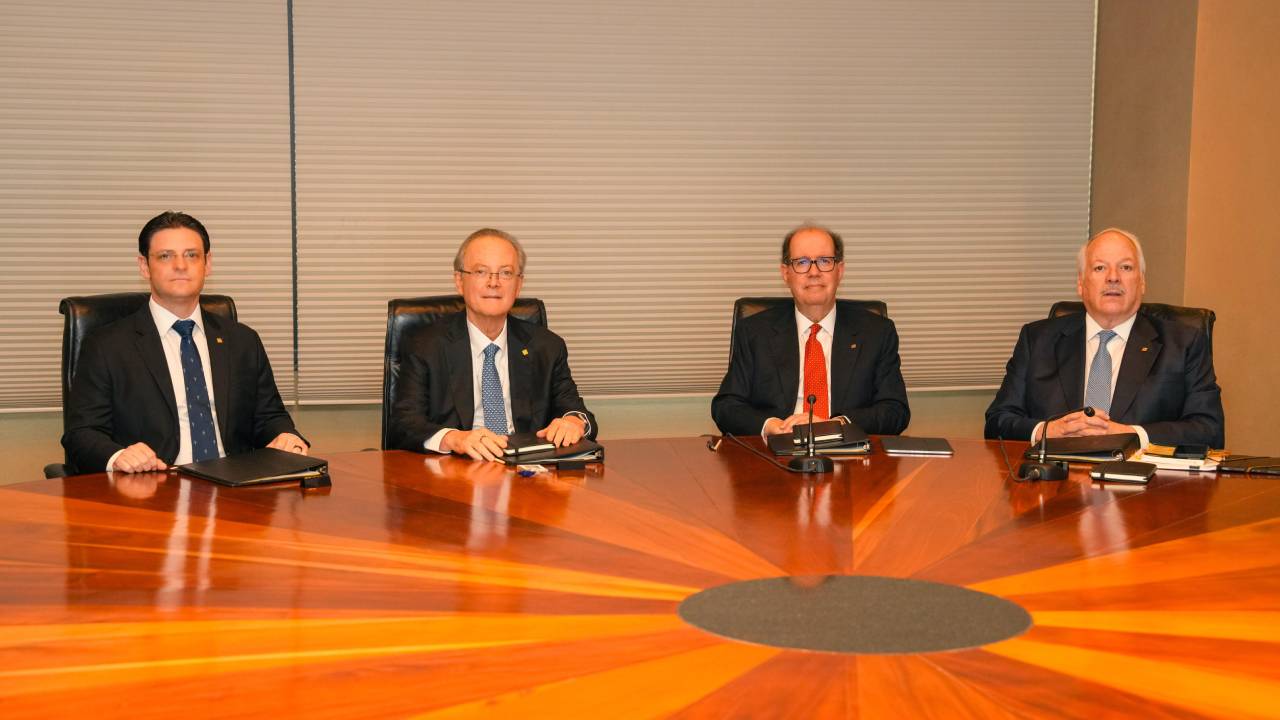 De izquierda a derecha, los señores Manuel Grullón Hernández, Manuel A. Grullón, Felipe Vicini Lluberes y Andrés E. Bobadilla.